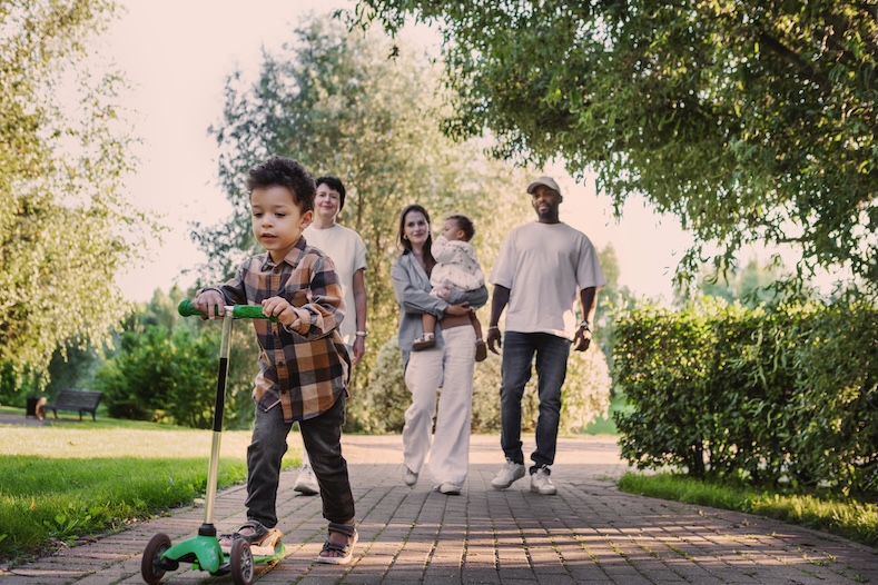 family moments walk in park